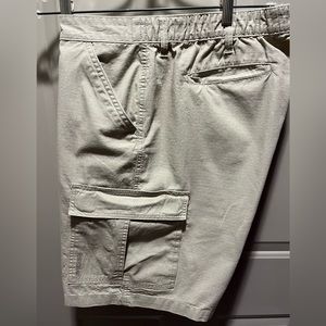 Men’s Redhead cargo shorts. Size 42 waist.3 colors to chose from.